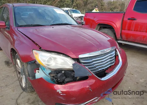 2012 Chrysler 200 Touring z USA, uszkodzony, nr VIN 1C3CCBBB8CN107789